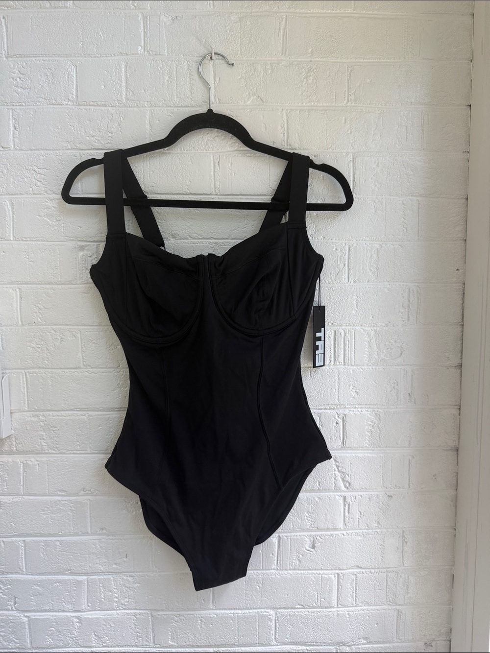 48. NWT TA3 $175 MEDIUM REGULAR LONG F/G CUP LIFTY J